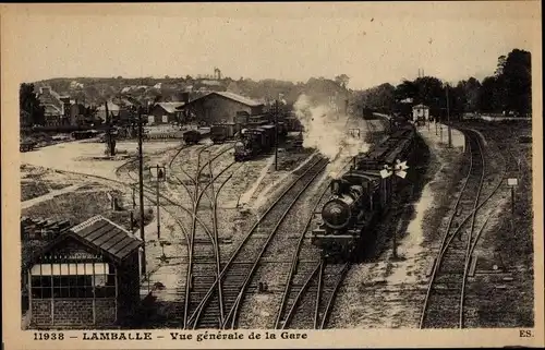 Ak Lamballe Côtes d’Armor, Vue générale de la Gare, Bahnhof, Gleisseite, Dampflokomotive