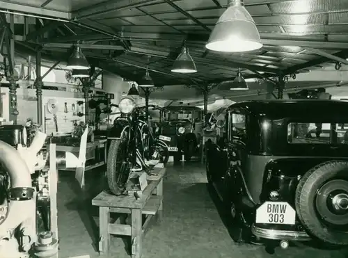 Foto BMW Museum München, Zeitmotor, Innenansicht, Werkstatt der 30er Jahre