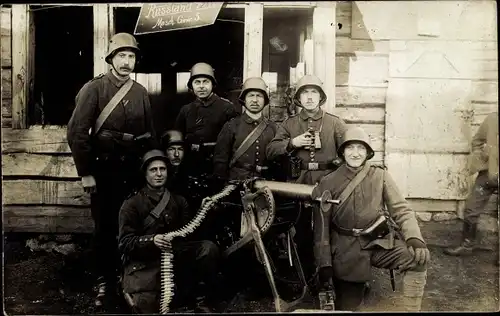 Foto Ak Deutsche Soldaten in Uniform mit Maschinengewehr, MG 5, Russland 1916