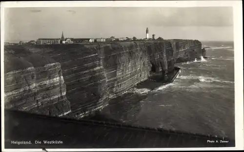 Ak Nordseeinsel Helgoland, Westküste mit Leuchtturm