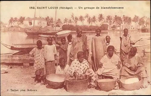 Ak Saint Louis Senegal, Un groupe de blanchisseuses