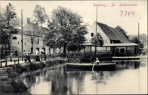 Ak Radeberg in Sachsen, Teichpartie a. d. Hüttermühle, Junge in Ruderboot