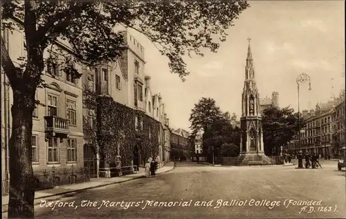 Ak Oxford Oxfordshire England, The Martyrs' Memorial and Balliol College