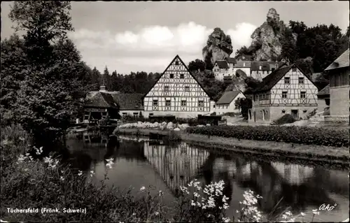 Ak Tüchersfeld Pottenstein im Kreis Bayreuth Oberfranken, Flusspartie, Fachwerkhäuser