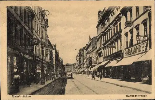 Ak Saarbrücken im Saarland, Bahnhofstraße, Geschäft Salamander