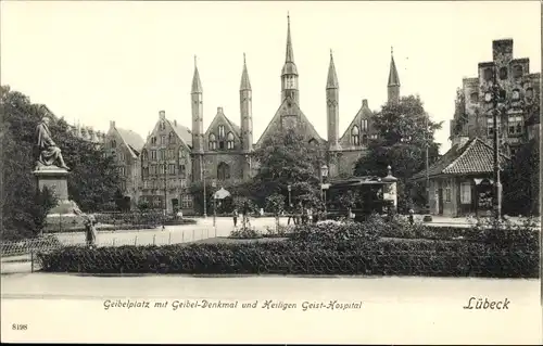 Ak Hansestadt Lübeck, Geibelplatz mit Geibel-Denkmal und Heiligen Geist-Hospital