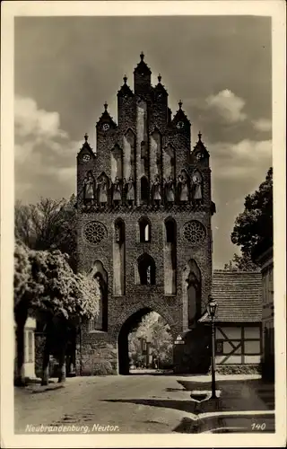 Ak Neubrandenburg in Mecklenburg, Neutor