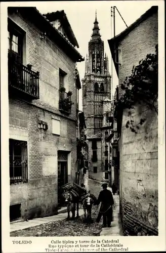 Ak Toledo Kastilien La Mancha Spanien, Calle tipica y torre de la Catedral