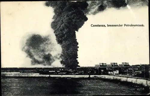 Ak Constanța Konstanza Rumänien, brennender Petroleumtank