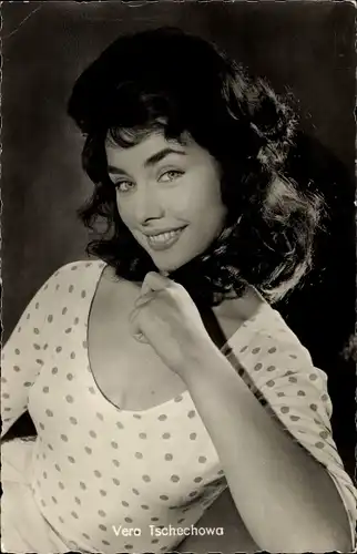 Ak Schauspielerin Vera Tschechowa, Portrait