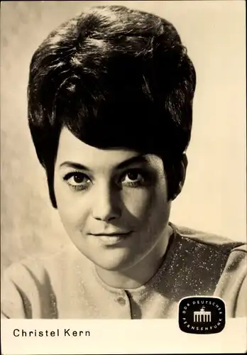 Ak Ansagerin Christel Kern, DDR Deutscher Fernsehfunk, Portrait, Steckfrisur