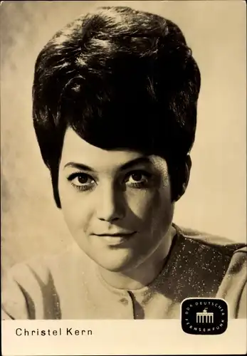 Ak Ansagerin Christel Kern, DDR Deutscher Fernsehfunk, Portrait, Steckfrisur