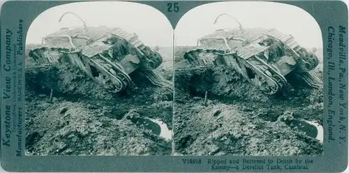 Stereo Foto Cambrai Nord, Ripped and battered to death by the enemy, derelict tank, I WK