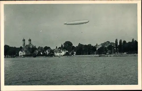 Ak Friedrichshafen Bodensee, Zeppelin Luftschiff über dem Ort, LZ 126