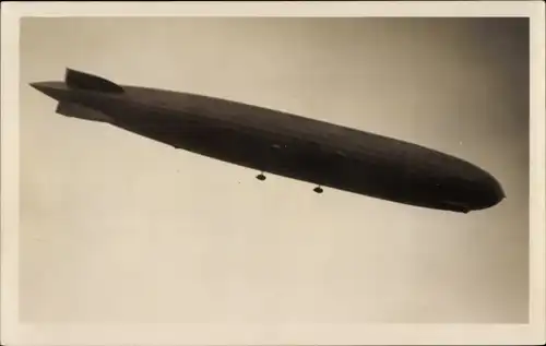 Foto Ak Zeppelin im Flug, Blick von unten, LZ 127, Luftschiff