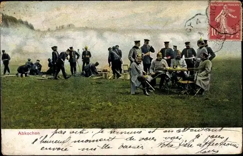 Ak Deutsche Soldaten in Uniformen, Abkochen, Soldatenleben, Kaiserzeit