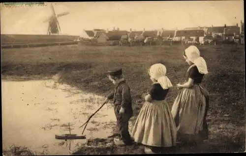 Ak Kinder in niederländischen Trachten, Een toekomstige schipper