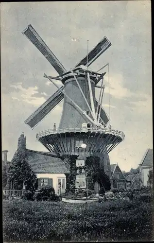 Ak Großbritannien, Windmühle im Dorf, Wohnhäuser