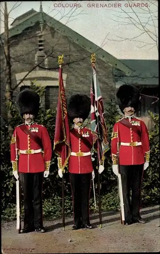 Ak Grenadier Guards, Britische Wachsoldaten in Uniformen