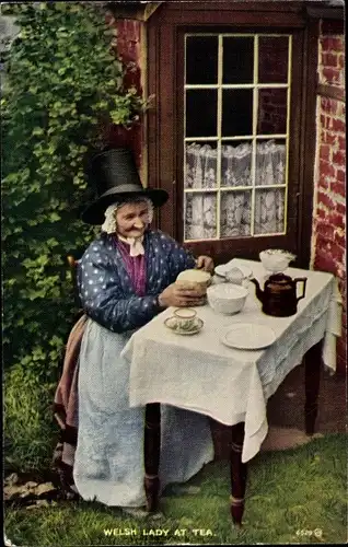 Ak Wels Lady at Tea, Walisische Tracht