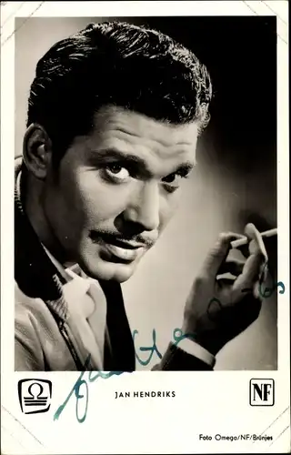 Ak Schauspieler Jan Hendriks, Portrait mit Zigarette, Autogramm