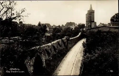 Ak Jüterbog im Kreis Teltow Fläming, Partie an der alten Stadtmauer, Turm