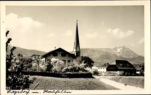 Ak Siegsdorf in Oberbayern, Panorama mit Kirche und Hochfelln