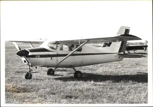 Foto Brasilianisches Militärflugzeug, Neiva Regente, 96