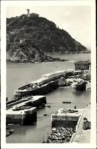 Ak Donostia San Sebastian Baskenland, El Puerto, Al fondo, Igueldo