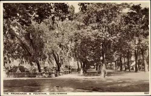 Ak Cheltenham Gloucestershire England, The Promenade and Fountain