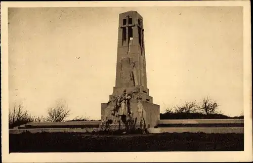 Ak Vauquois Meuse, Monument eleve a la mempoire des Poilus, tues dans les attaques