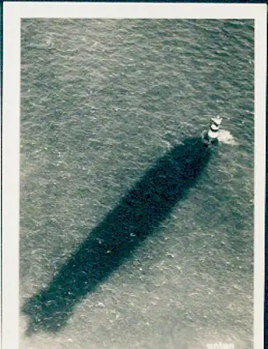 Sammelbild Zeppelin Weltfahrten 253  Deutschland-Fahrten, Roter Sand-Leuchtturm, Luftschiff-Schatten