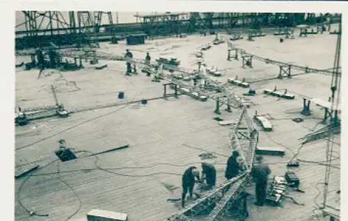 Sammelbild Zeppelin Weltfahrten Nr. 71 LZ 127 Technisches, Ein Hauptring wird zusammengesetzt