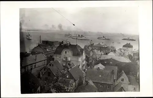 Foto Ak Nordseeinsel Helgoland Unterland, Dampfer vor der Küste 1929