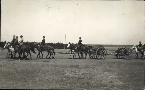 Foto Ak Deutsches Heer in China, Geschützwagen, Feldhaubitzenbatterie, Reiter, I WK