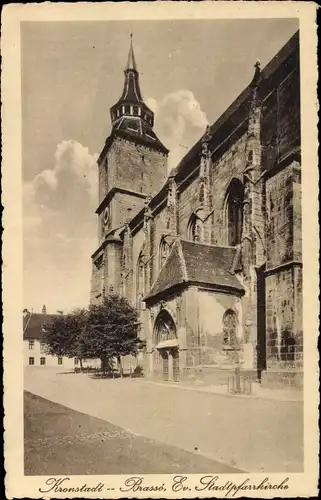 Ak Kronstadt Brasso Rumänien, Ev. Stadtpfarrkirche aus Straßensicht