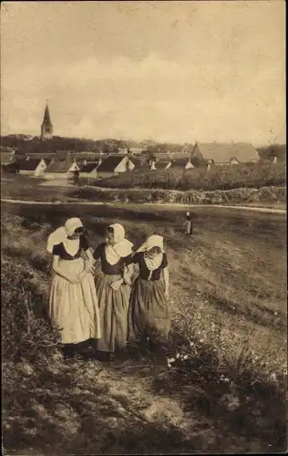 Ak Frauen in niederländischer Trachten, Blick auf den Ort, Wohnhäuser