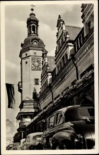 Ak Leipzig, altes Rathaus am Markt, Autos, Treffpunkt der Messegäste