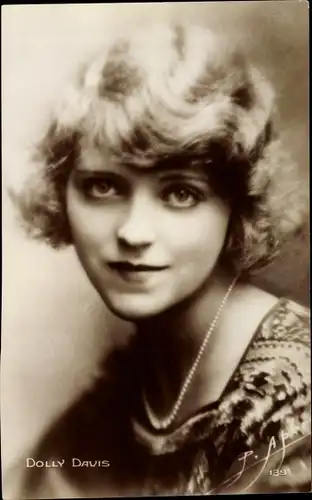 Ak Schauspielerin Dolly Davis, Portrait