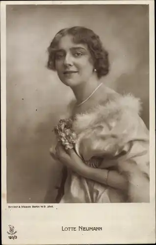 Ak Schauspielerin Lotte Neumann, Portrait