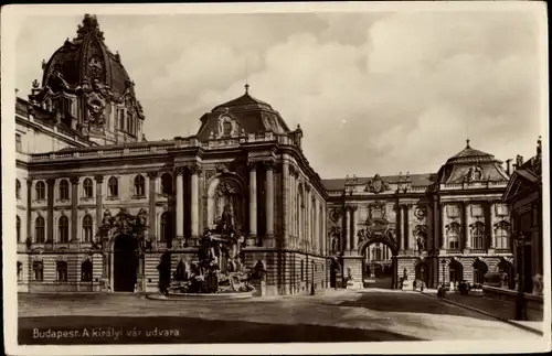 Ak Budapest Ungarn, Hof der königl. Hofburg