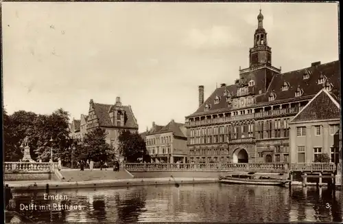 Ak Emden in Ostfriesland, Delft mit Rathaus