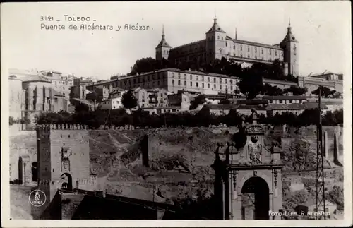 Ak Toledo Kastilien La Mancha Spanien, Puente de Alcántara y Alcazar