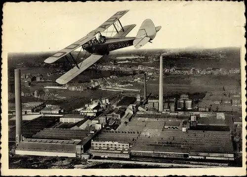 Ak Belgisches Zivilflugzeug über einer Fabrik, Doppeldecker, OO ADG