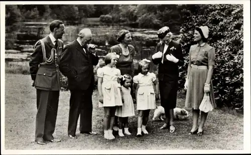 Ak Königin Juliana mit Familie und Winston Churchill, 1946