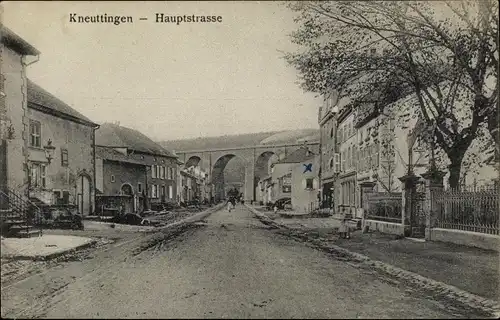 Ak Knutange Kneuttingen Lothringen Moselle, Hauptstraße, Viadukt