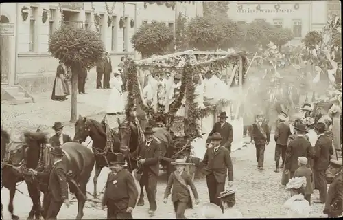 Foto Ak Triptis in Thüringen, Festzug, geschmückter Festwagen