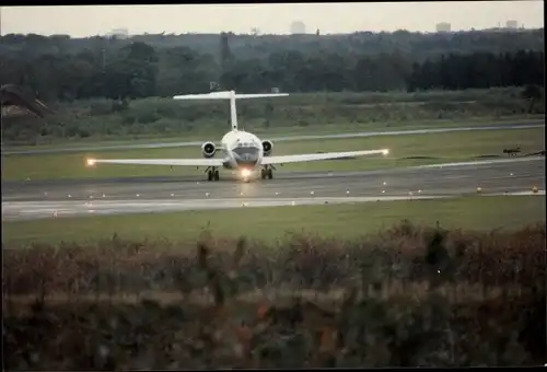 Foto Flugzeug auf der Startbahn, November 1991