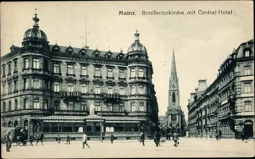 Ak Mainz in Rheinland Pfalz, Bonifaziuskirche mit Zentral Hotel, Straßenpartie