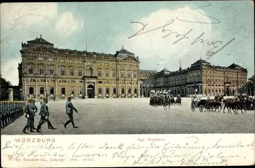 Ak Würzburg am Main Unterfranken, Kgl. Residenz, Soldaten, Parade